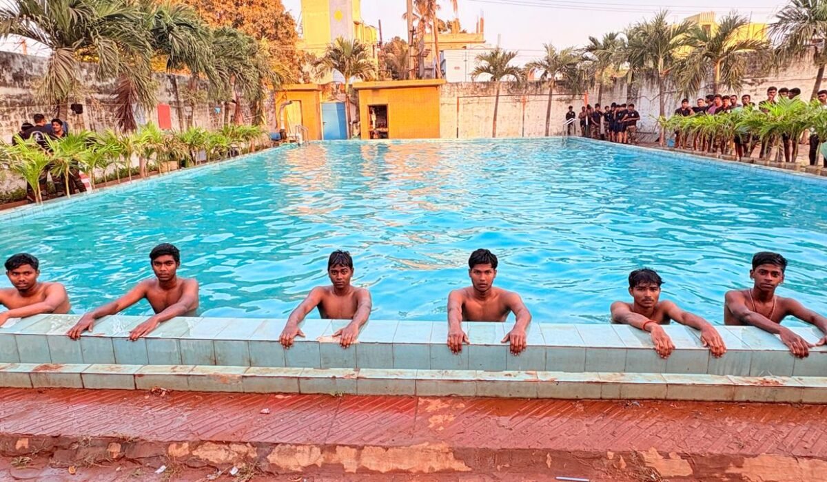 SWIMMING IMAGE (1)